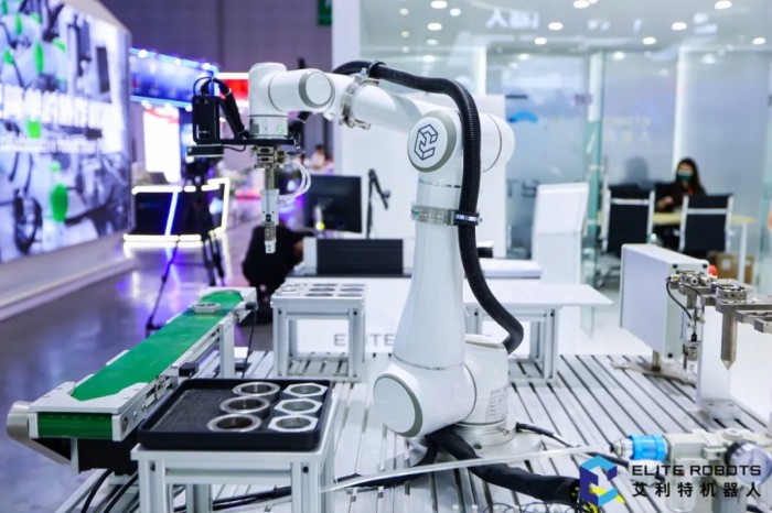 G22恒峰机器人基础教育工作站